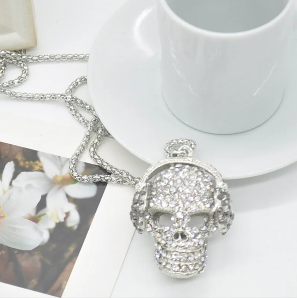 Silver plated crystal skull wearing headphones necklace with adjustable chain - Picture 11 of 15
